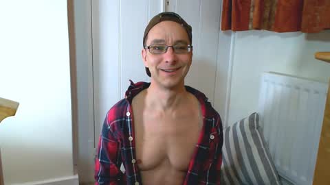 Snapshot of maxdavies chatting on February 15, 11:39 am Max Davies online show from February 15, 11:39 am