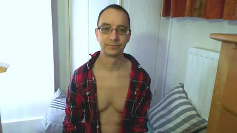 Snapshot of maxdavies chatting on December 15, 10:52 am Max Davies online show from December 15, 10:52 am