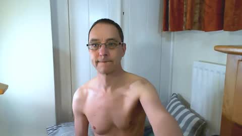Snapshot of maxdavies chatting on April 17, 11:57 am Max Davies online show from April 17, 11:57 am