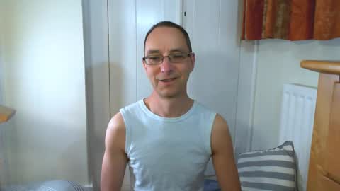 Snapshot of maxdavies chatting on April 26, 7:28 am Max Davies online show from April 26, 7:28 am