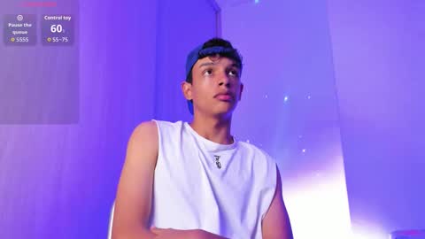 Snapshot of maxfrost1 chatting on March 25, 1:44 am Max online show from March 25, 1:44 am