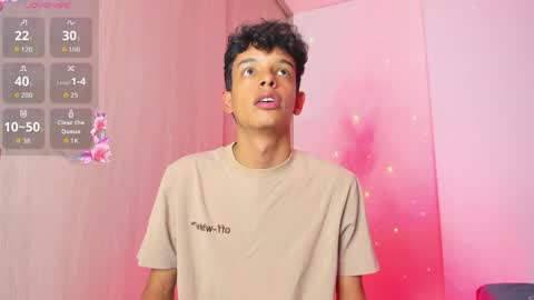 Snapshot of maxfrost1 chatting on April 4, 3:27 am Max online show from April 4, 3:27 am