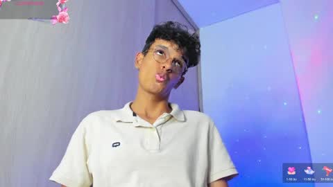 Snapshot of maxfrost1 chatting on April 7, 2:23 am Max online show from April 7, 2:23 am