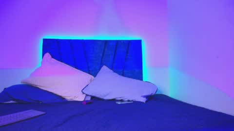 maxi_and_evan online show from March 17, 4:06 am