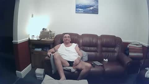 MAX online show from December 19, 1:28 am