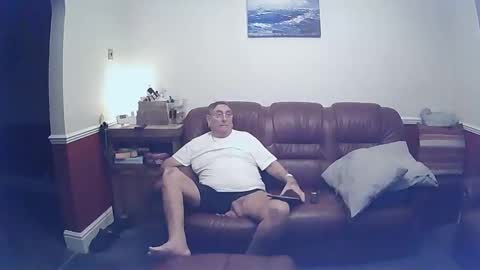 MAX online show from February 25, 9:35 pm