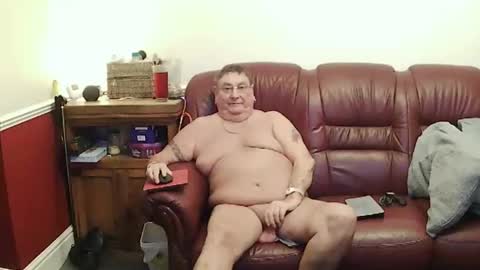 Snapshot of maxi_johnes chatting on March 30, 10:11 pm MAX online show from March 30, 10:11 pm