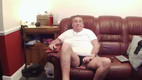 Snapshot of maxi_johnes chatting on April 8, 10:10 pm MAX online show from April 8, 10:10 pm