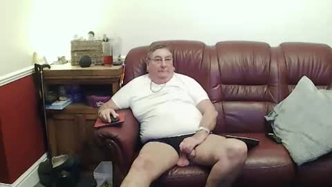 Snapshot of maxi_johnes chatting on April 17, 11:41 pm MAX online show from April 17, 11:41 pm