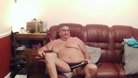 Snapshot of maxi_johnes chatting on May 10, 10:04 pm MAX online show from May 10, 10:04 pm