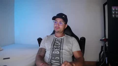Snapshot of maxi_mux1 chatting on March 7, 2:15 am MAXI online show from March 7, 2:15 am