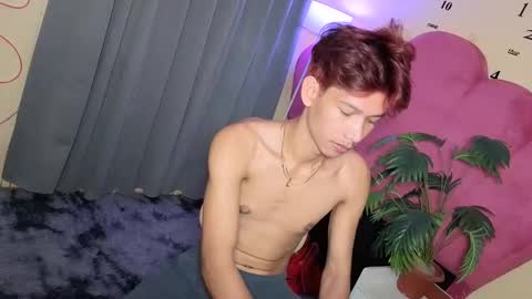 Snapshot of maxiebunny99 chatting on December 19, 9:16 am Reyn online show from December 19, 9:16 am