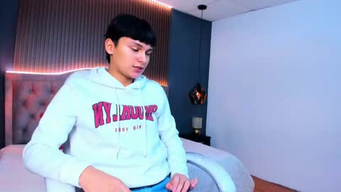 Snapshot of maxii18_ chatting on October 13, 1:00 pm -- -- online show from October 13, 1:00 pm