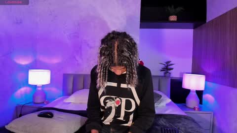 Snapshot of maxim_walker chatting on February 5, 3:02 am maxim online show from February 5, 3:02 am