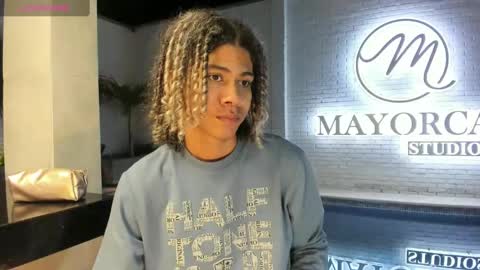 Snapshot of maxim_walker chatting on March 2, 3:02 am maxim online show from March 2, 3:02 am