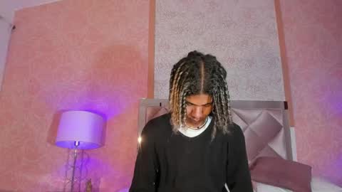 Snapshot of maxim_walker chatting on March 4, 3:00 am maxim online show from March 4, 3:00 am