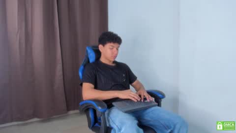 Snapshot of maximiliano_kh4lil chatting on June 11, 12:36 pm Maximiliano online show from June 11, 12:36 pm