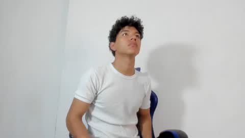 Snapshot of maximiliano_kh4lil chatting on July 6, 12:13 pm Maximiliano online show from July 6, 12:13 pm