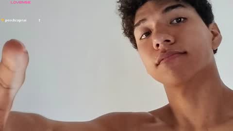 Snapshot of maximiliano_kh4lil chatting on July 15, 12:32 pm Maximiliano online show from July 15, 12:32 pm