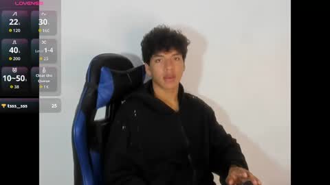 Snapshot of maximiliano_kh4lil chatting on July 21, 2:19 pm Maximiliano online show from July 21, 2:19 pm