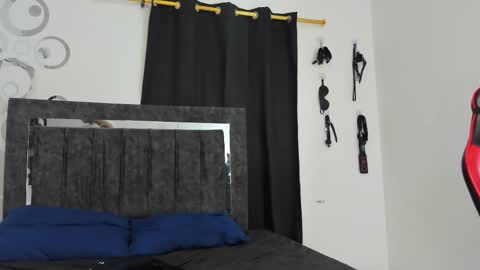 Maximiliano online show from December 4, 7:44 pm