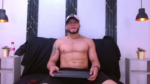Maximiliano online show from June 9, 7:36 pm