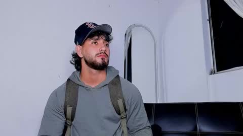 Snapshot of maximo004 chatting on November 30, 3:32 am Maximo online show from November 30, 3:32 am