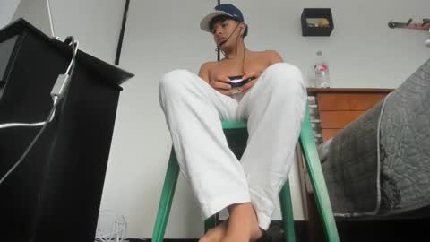 maximo__77 online show from December 4, 3:43 pm