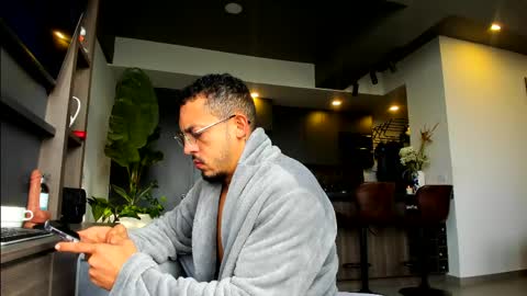 maximo_and_marcelo online show from March 20, 12:10 pm