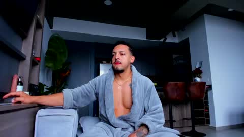 maximo_and_marcelo online show from May 31, 12:01 pm