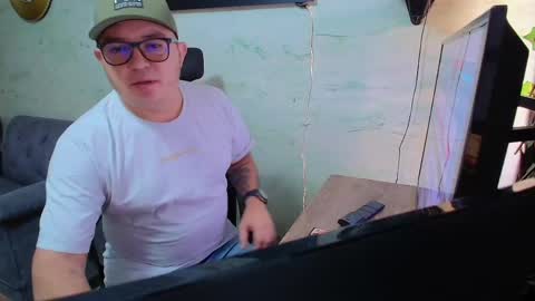  Maximo  online show from April 23, 12:15 pm