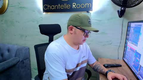  Maximo  online show from April 25, 12:08 pm