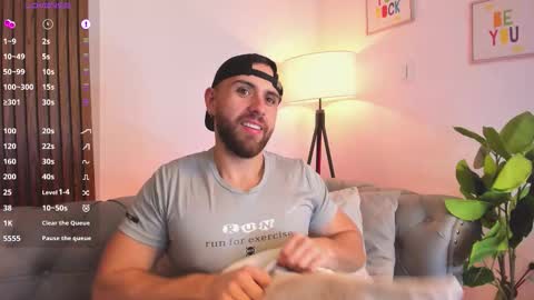 Snapshot of maximo_wolf1 chatting on February 17, 8:04 pm Maximo Wolf online show from February 17, 8:04 pm