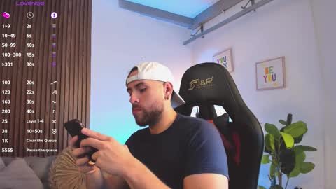 Snapshot of maximo_wolf1 chatting on February 21, 7:59 pm Maximo Wolf online show from February 21, 7:59 pm