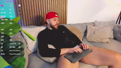 Snapshot of maximo_wolf1 chatting on March 9, 8:35 pm Maximo Wolf online show from March 9, 8:35 pm