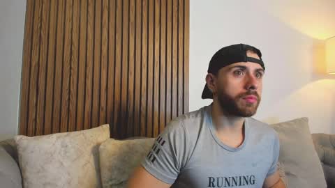 Snapshot of maximo_wolf1 chatting on March 30, 1:06 am Maximo Wolf online show from March 30, 1:06 am