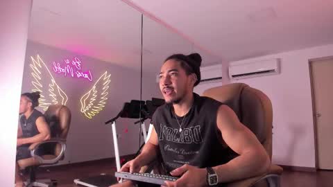 maximo_zahir online show from February 3, 3:26 am