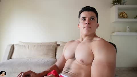 Snapshot of maximohoot chatting on April 11, 5:39 pm Sebastian online show from April 11, 5:39 pm