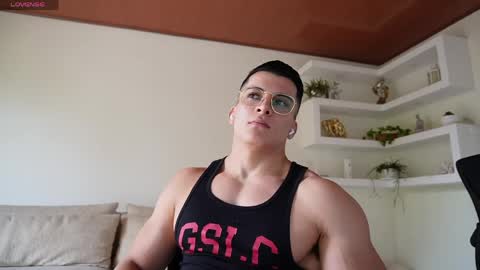 Snapshot of maximohoot chatting on April 17, 2:20 pm Sebastian online show from April 17, 2:20 pm