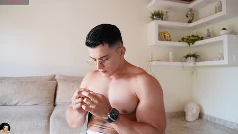 Snapshot of maximohoot chatting on April 18, 2:21 pm Sebastian online show from April 18, 2:21 pm
