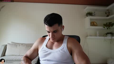 Snapshot of maximohoot chatting on April 22, 3:46 pm Sebastian online show from April 22, 3:46 pm
