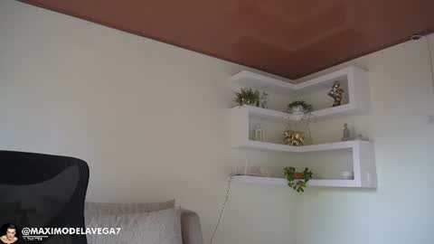 Snapshot of maximohoot chatting on June 12, 4:28 pm Sebastian online show from June 12, 4:28 pm