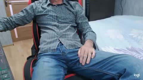 Snapshot of maximus3334 chatting on May 24, 7:57 am maximus3334 online show from May 24, 7:57 am