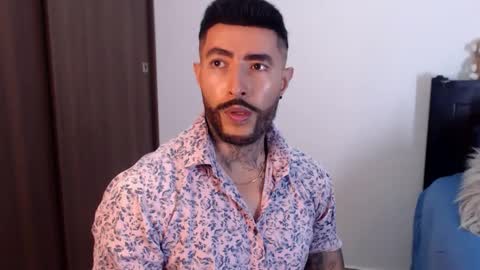 Snapshot of maximus_golden chatting on December 22, 3:33 am Independent Model online show from December 22, 3:33 am