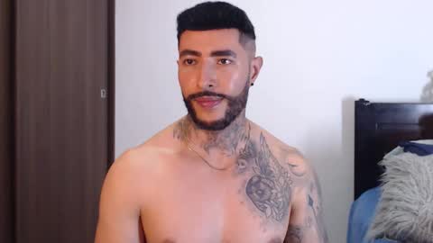 Snapshot of maximus_golden chatting on December 25, 9:02 am Independent Model online show from December 25, 9:02 am