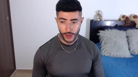 Snapshot of maximus_golden chatting on December 27, 3:42 am Independent Model online show from December 27, 3:42 am
