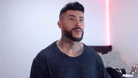 Independent Model online show from October 21, 3:40 am