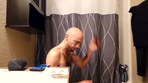 Snapshot of maximusdemitrious chatting on January 18, 12:14 am maximusdemitrious online show from January 18, 12:14 am