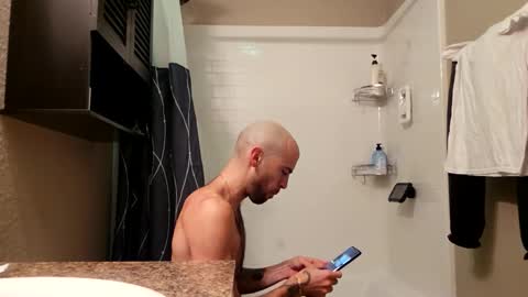 Snapshot of maximusdemitrious chatting on January 19, 12:03 am maximusdemitrious online show from January 19, 12:03 am