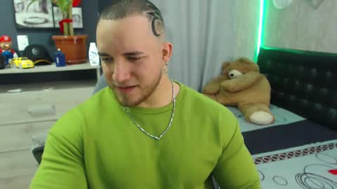 Snapshot of maximussantorini chatting on December 7, 10:17 pm maximus online show from December 7, 10:17 pm